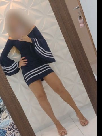 Sou alta, magra e loira.